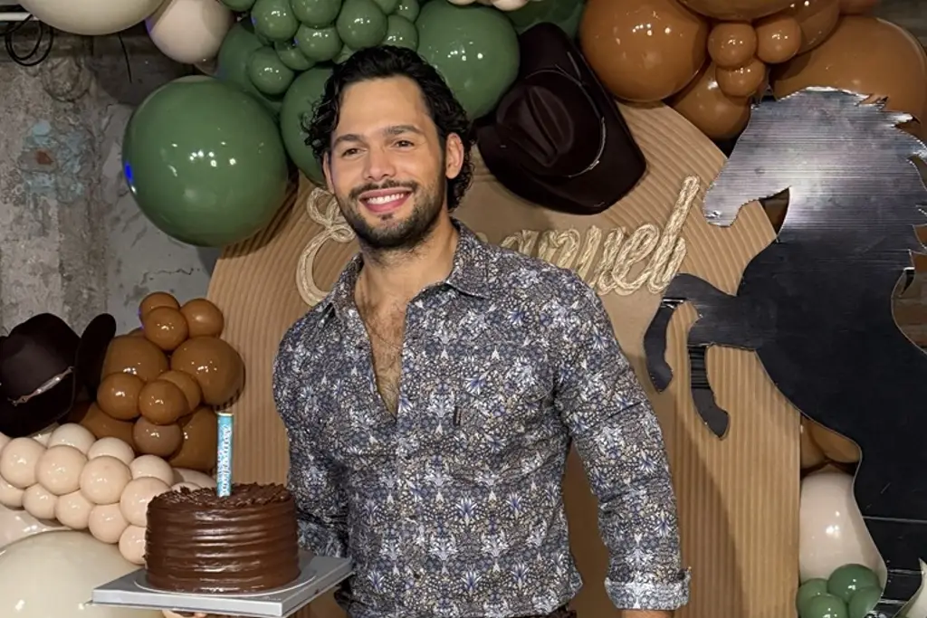 Imagen Asaltan con pastel y mañanitas a Emmanuel Palomares 