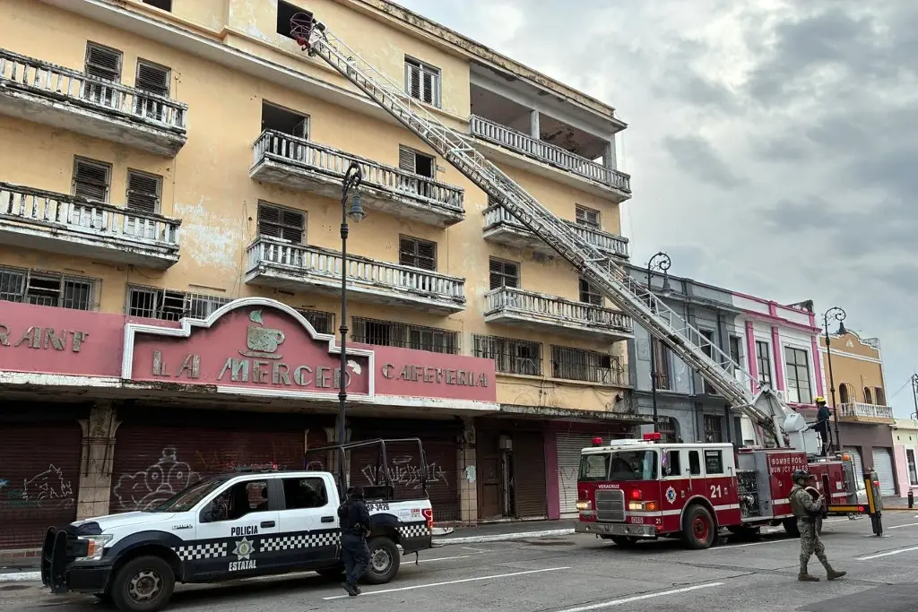 Imagen PC de Veracruz advierte multas por quema de basura tras movilización en edificio abandonado