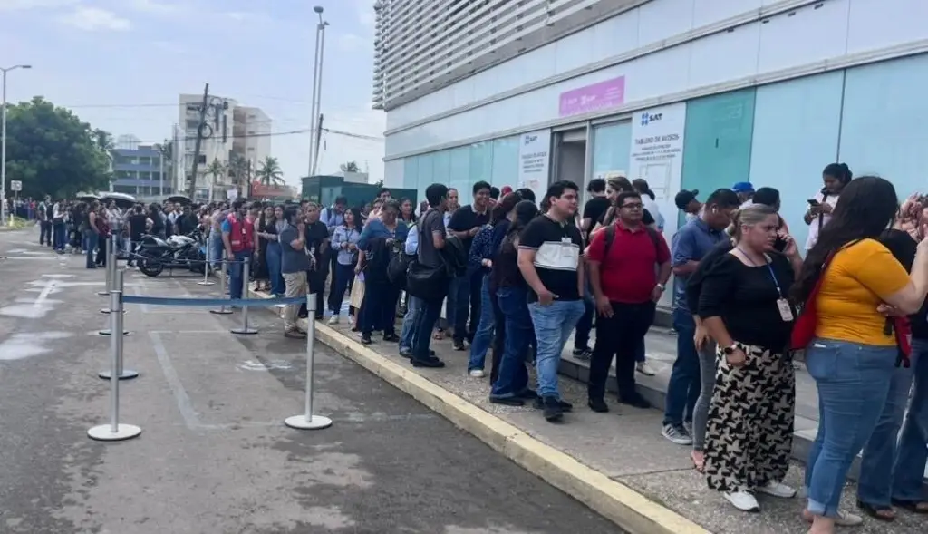 Imagen Por sismo evacuan este edificio en Boca del Río 
