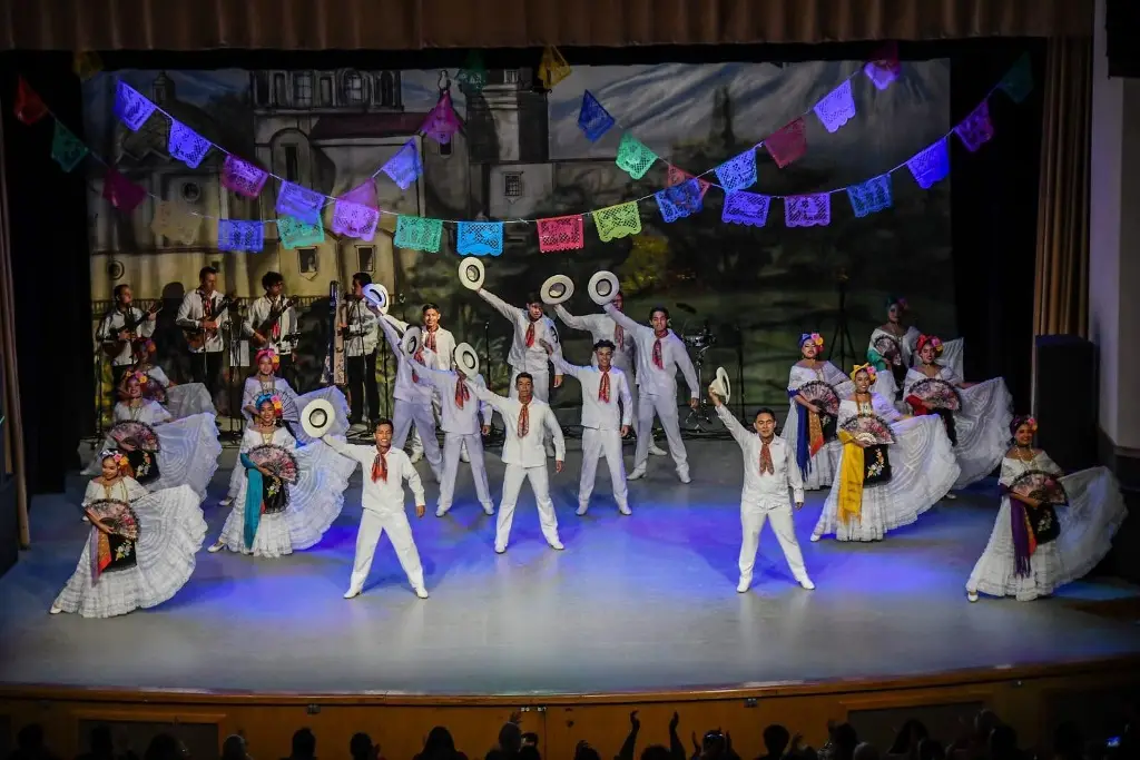 Imagen De Veracruz para Europa: Ballet Folklórico Tlaneci llevará la cultura jarocha a Europa