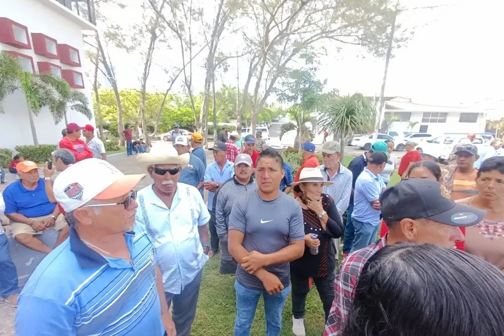 Imagen Pescadores denuncian contaminación de río en Veracruz, son alrededor de 50 kilómetros