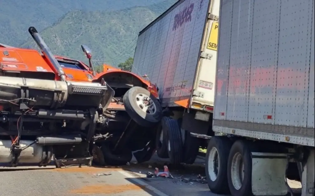 Imagen Aparatoso accidente en autopista de Veracruz; así habría ocurrido 