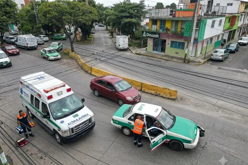 Imagen Taxi atropella a dos mujeres en la zona de Jardines de Xalapa