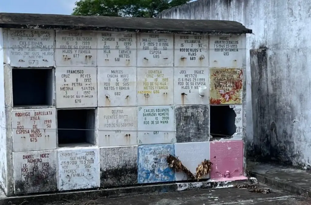 Imagen Entre nichos rotos y estructuras dañadas: denuncian grave deterioro en el panteón municipal de Veracruz 