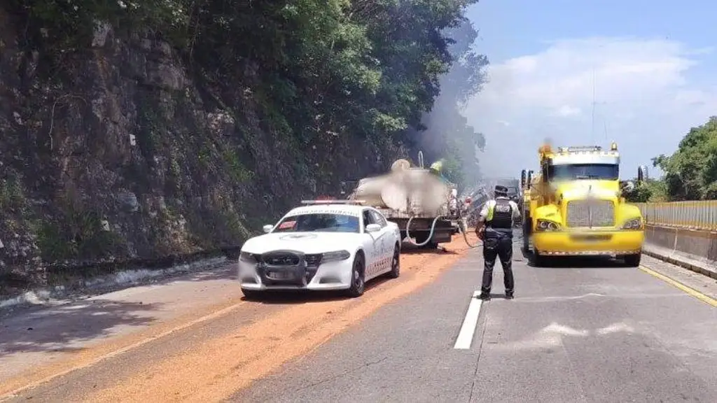 Imagen Hay cierre total de circulación en carretera de Veracruz; esta es la razón 