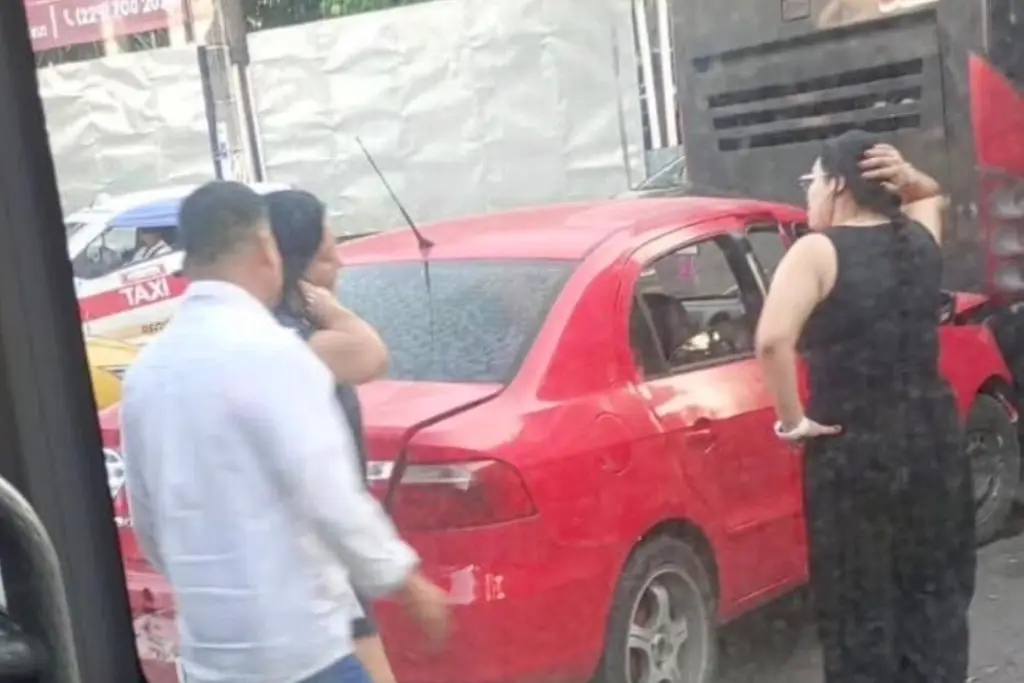 Imagen ¡Aparatoso accidente en Díaz Mirón! Ulúa desata carambola con dos lesionados