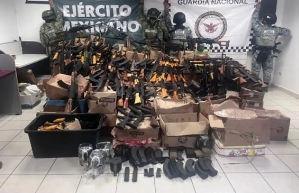 Imagen Aseguran impresionante arsenal a grupo criminal