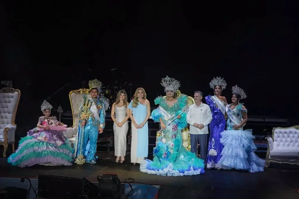Imagen Coronan a la Corte Real de las fiesta de Santa Ana de Boca del Río (+fotos)