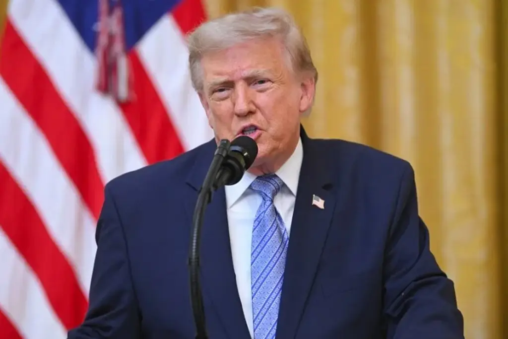 Imagen Trump ordena detener los bombardeos contra Irán para negociar 
