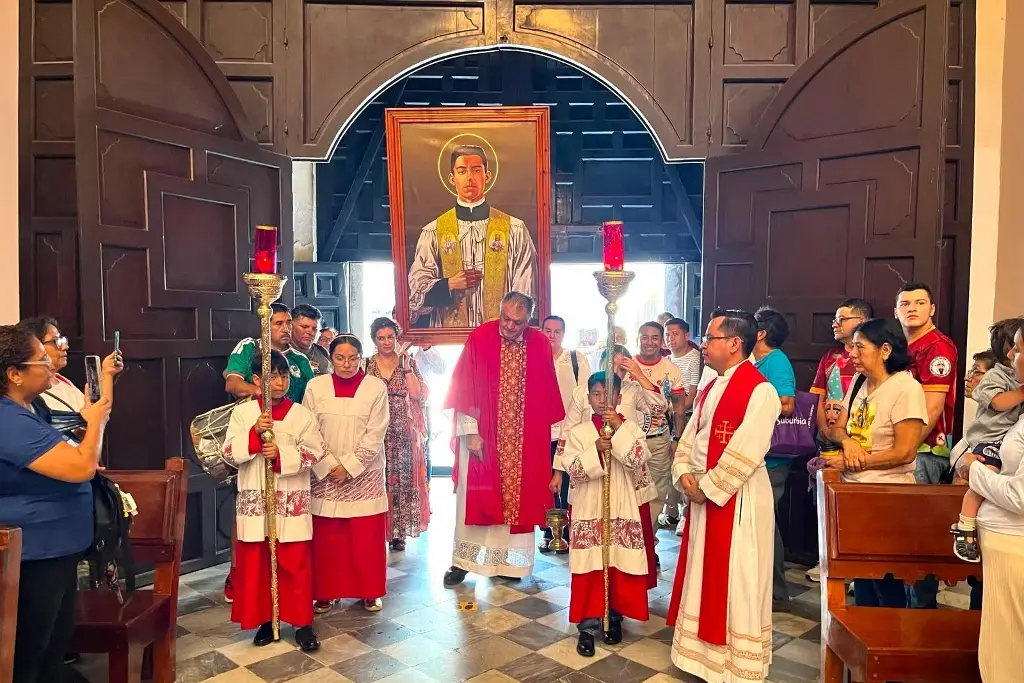 Imagen Naolinco peregrina a Veracruz para honrar al beato Ángel Darío Acosta