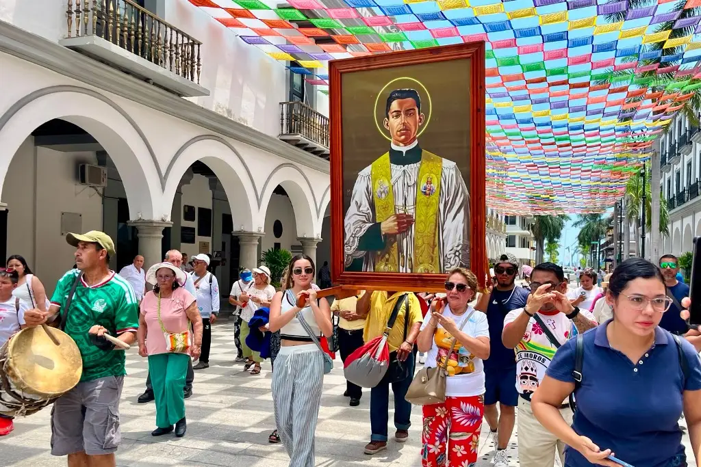 Imagen Peregrina de Naolinco atribuye al beato Ángel Darío Acosta la protección de sus nietos
