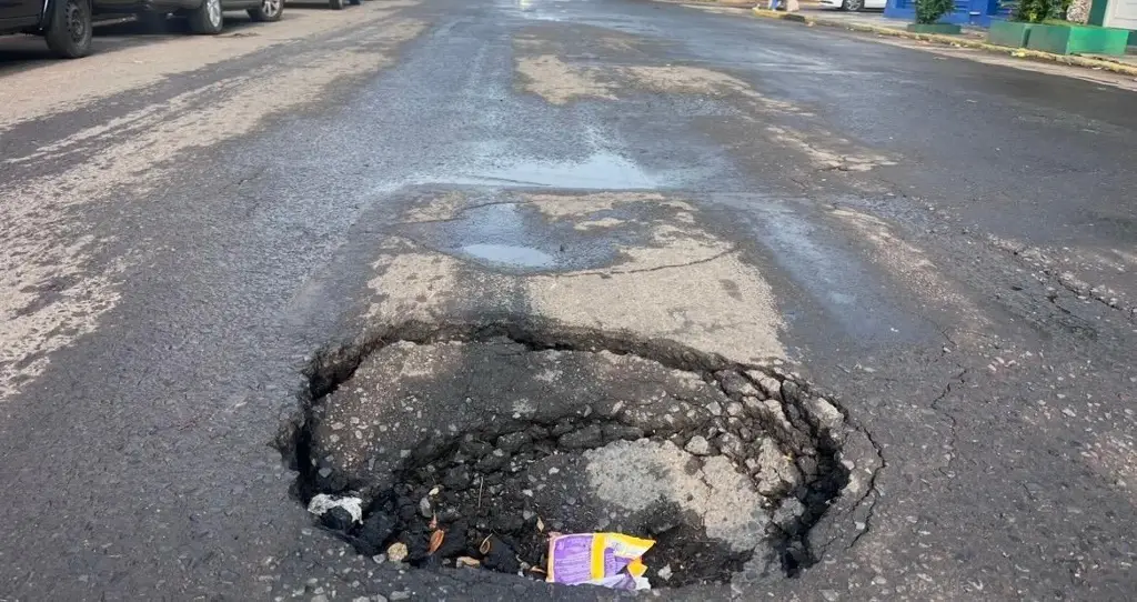 Imagen ¡Alerta a conductores! Socavón en el centro de Veracruz 