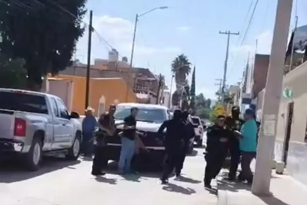 Imagen Gabinete de Seguridad revisa detención del trabajador por la que llamaron a Harfuch (+Video)