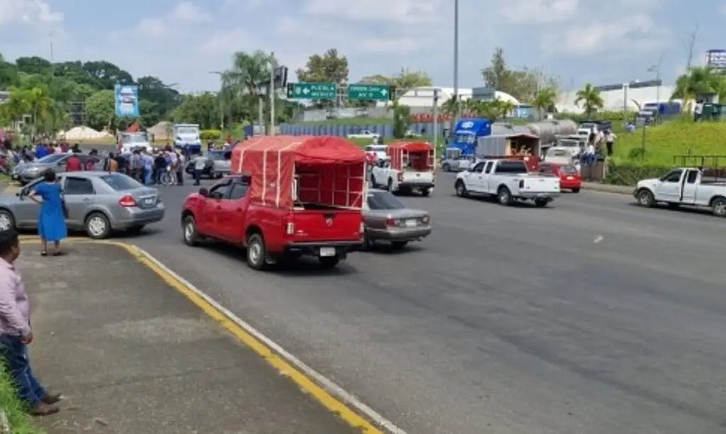 Imagen Bloquean Distribuidor El Diamante en Córdoba, Veracruz; esta es la razón 