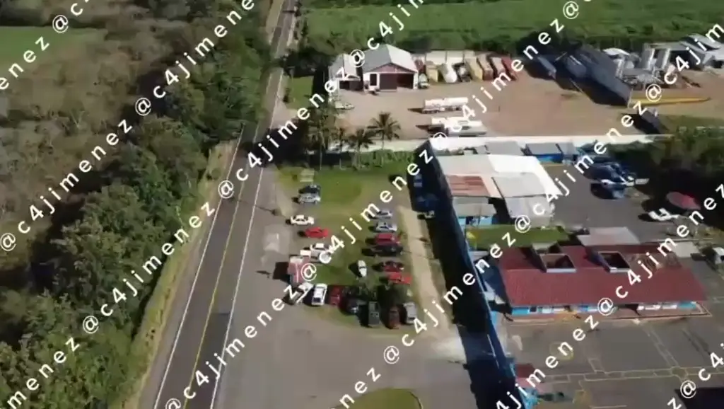 Imagen Descubren refinería clandestina en este municipio de Veracruz