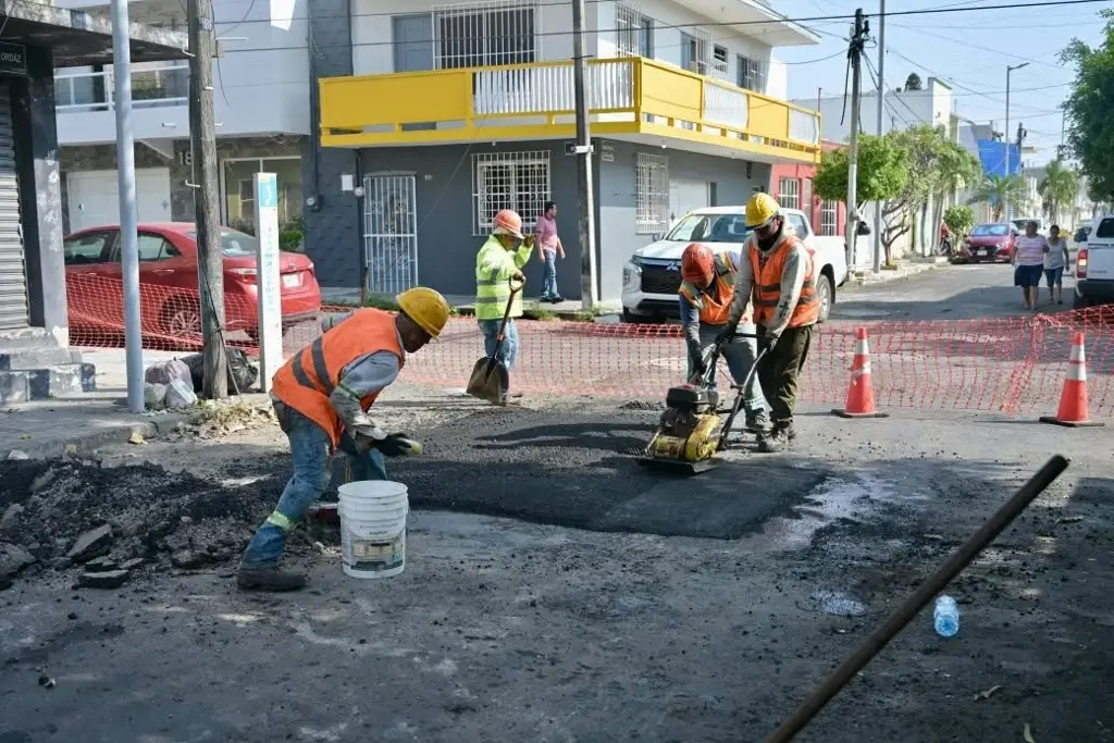 Imagen El bacheo avanza en Veracruz, pero la avenida Cuauhtémoc enfrenta un reto 