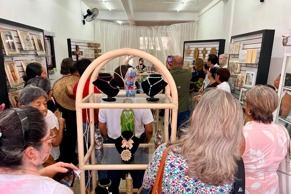 Imagen Abren tienda de artículos religiosos para financiar la construcción de templo en Tarimoya