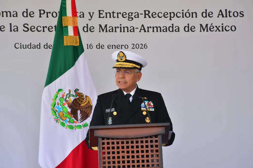 Imagen Secretario de Marina llama a oficiales navales a ejercer el mando con honor y criterio