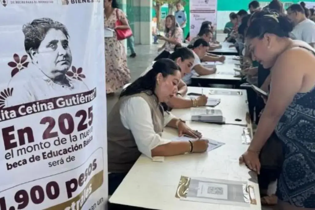 Imagen ¿No recogiste tu tarjeta de la Beca Rita Cetina? Así será la entrega casa por casa 