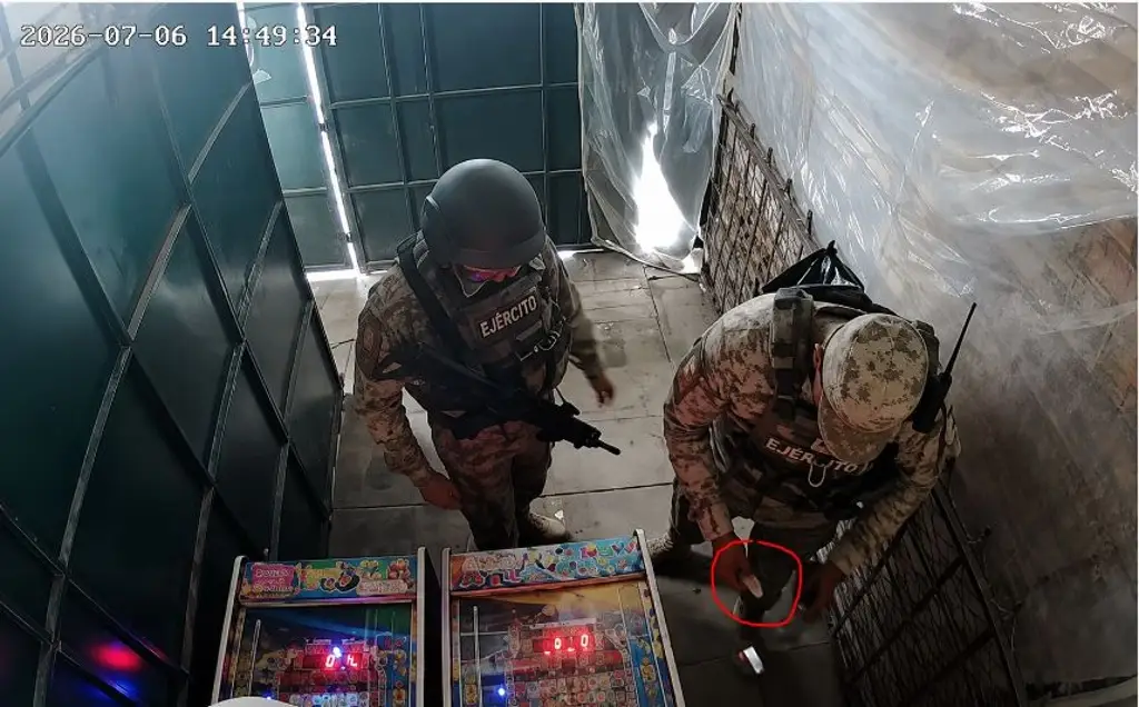 Imagen Así captaron a presuntos soldados de la SEDENA plantando droga en un local (VIDEO)