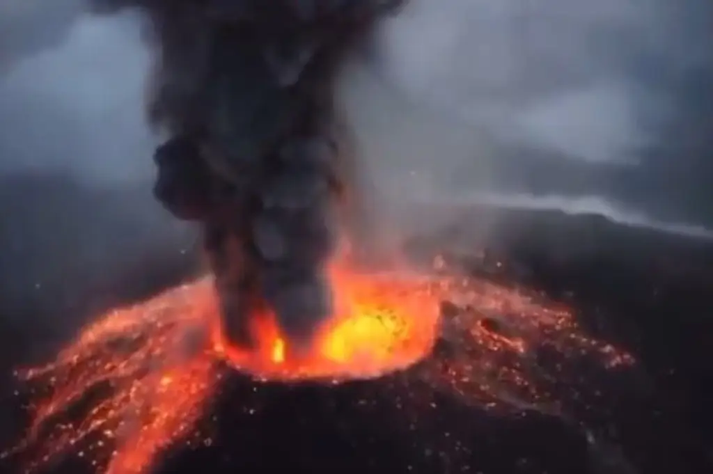 Imagen Volcán de Fuego mantiene en alerta a Guatemala; realizan evacuaciones (+Video)