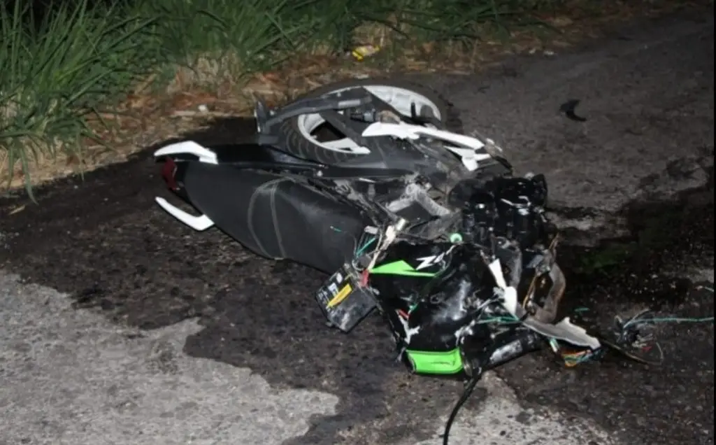 Imagen ¡Otra tragedia! Muere motociclista en carretera de Veracruz; dos mujeres resultan lesionadas