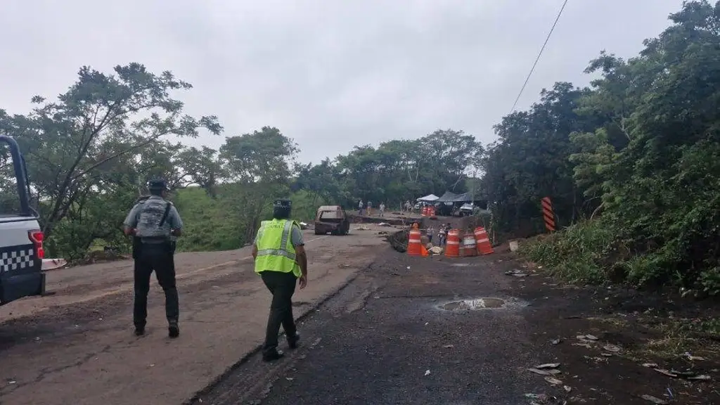 Imagen Bloqueo y quema de vehículos en carretera de Veracruz. Precaución