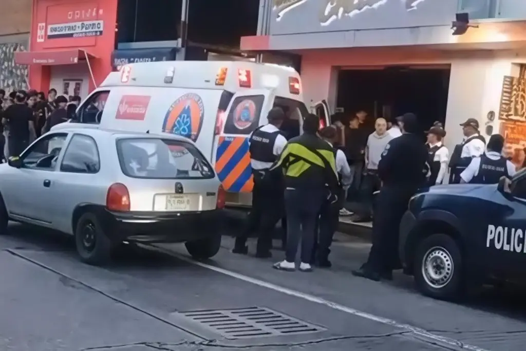 Imagen Presunta intoxicación en bar de Orizaba moviliza a cuerpos de emergencia; esto ocurrió