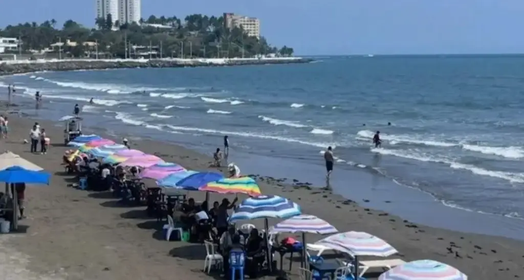 Imagen Gobierno municipal alerta: meterte al mar de noche puede costarte la vida en Boca del Río