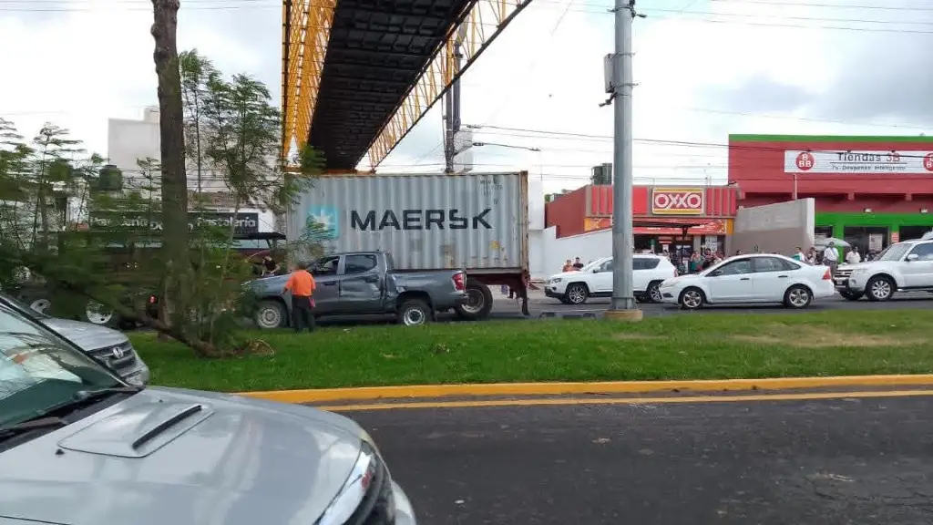 Imagen Caos vial en la entrada de Xalapa por accidente, esto se sabe