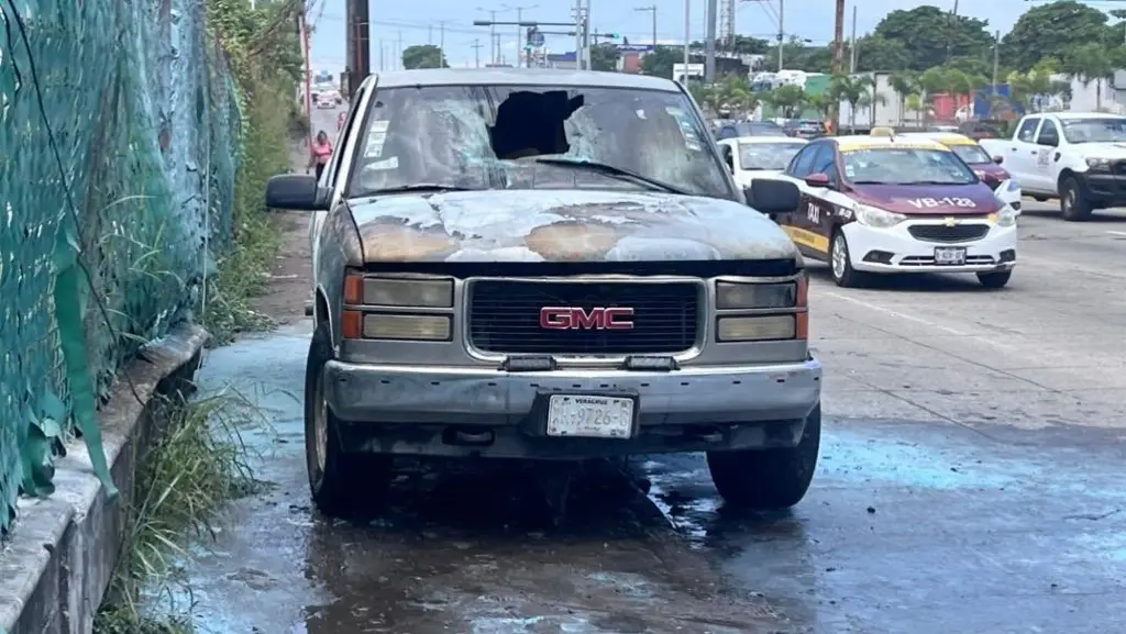 Imagen Se incendia camioneta en la Rafael Cuervo en #Vercaruz