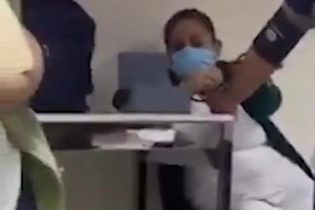 Imagen Exhiben a enfermera del IMSS que 'sí' hizo su trabajo con un paciente (+Video)