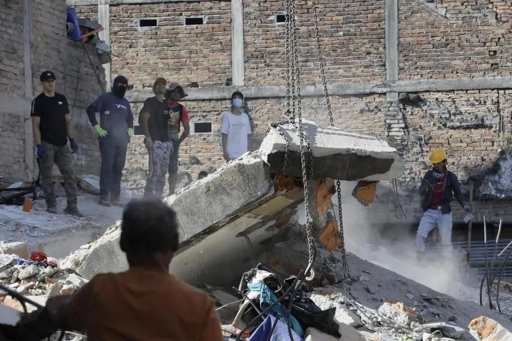 Imagen Terror: trabajaban en el piso 15 durante el terremoto de Colombia (+Video)