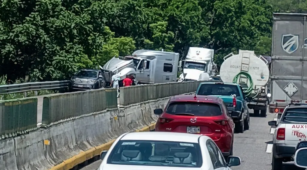 Imagen Fuerte choque en la autopista Ciudad Mendoza - Córdoba; ¿hay paso?