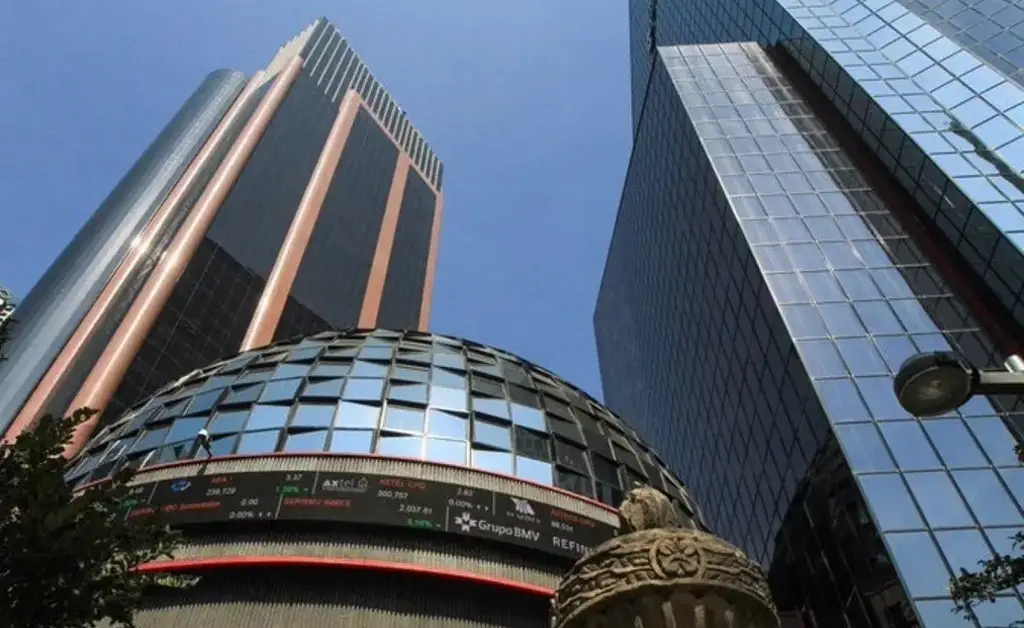 Imagen Bolsa Mexicana de Valores se desploma más de 1.4% previo a cierre de semana