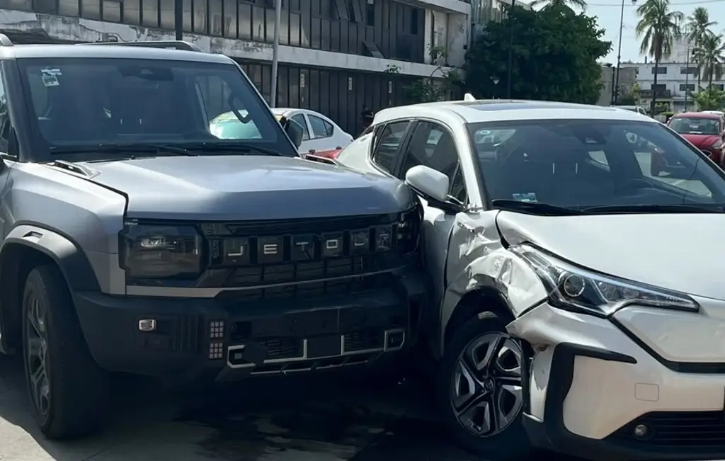 Imagen Chocan autos de lujo en Veracruz