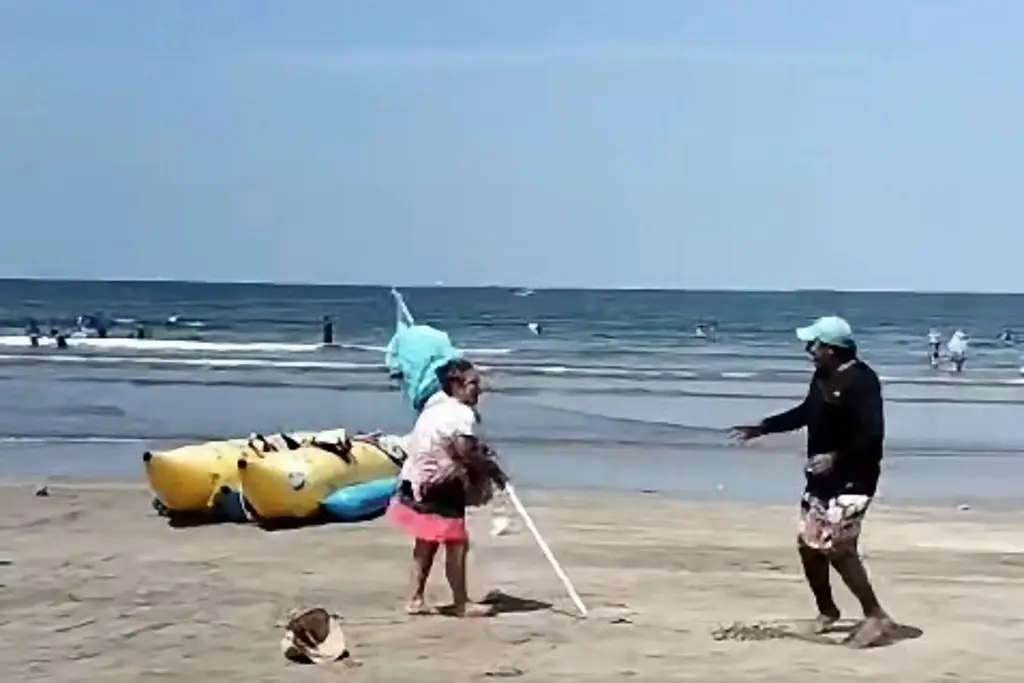 Imagen El sol sale para todos: indigna pelea en playa de Boca del Río (+Video)