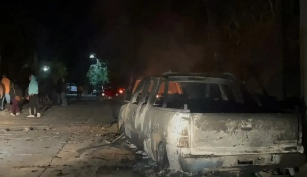 Imagen Se calcinan vehículos en Astacinga, Veracruz ¿Qué ocurrió?