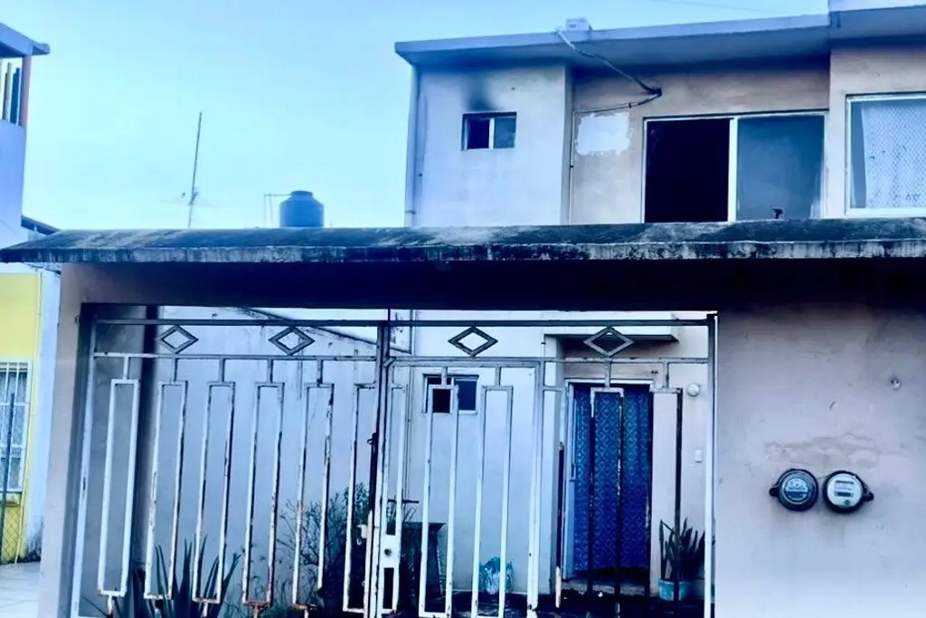 Imagen Incendio moviliza a bomberos en fraccionamiento de Veracruz 