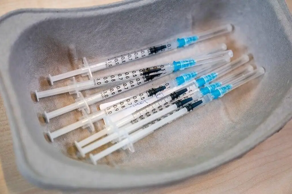 Imagen Moderna y Merck anuncian éxito de vacuna contra el melanoma; acciones se disparan en Bolsa