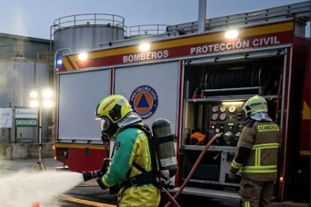 Imagen Evacuan a pacientes y personal de clínica del IMSS tras derrame de 20 litros de ácido muriático