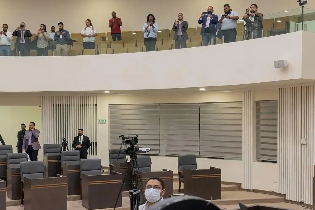 Imagen Captan a diputado de Morena guardándose esto '¡Y todavía lo niega!' (+Video)