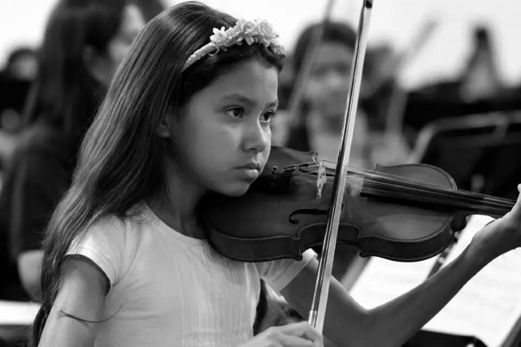 Imagen Muere a los 9 años Romina Rivera, niña violinista que tocó ante el Papa León XIV