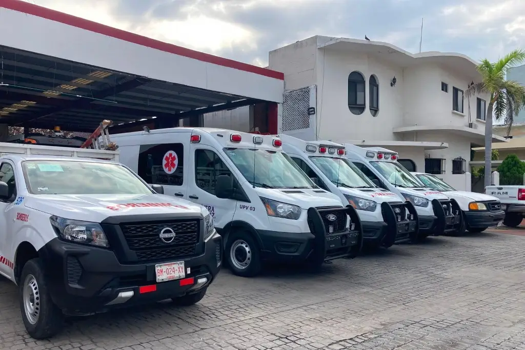 Imagen Entregan nuevo equipo y buscan duplicar plantilla de Bomberos de Veracruz