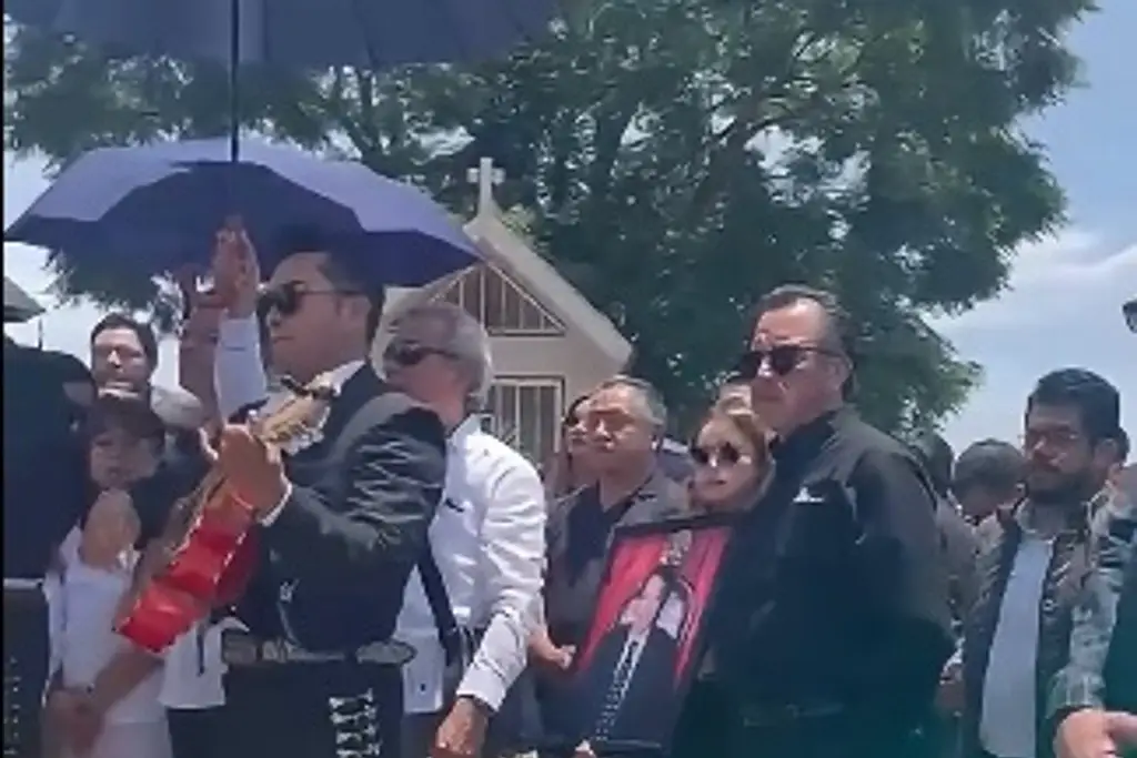 Imagen Con danzón, dan último adiós a Atanasio García, padre de Cuitláhuac García en Xalapa
