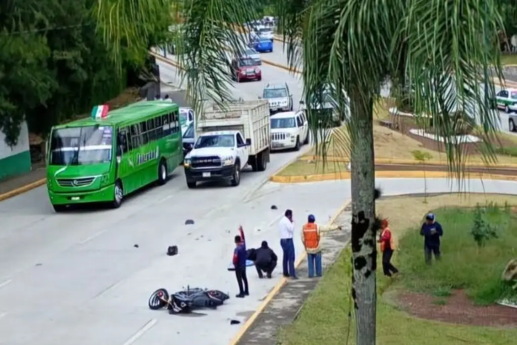 Imagen Motociclista lesionado por accidente cerca de la USBI de Xalapa
