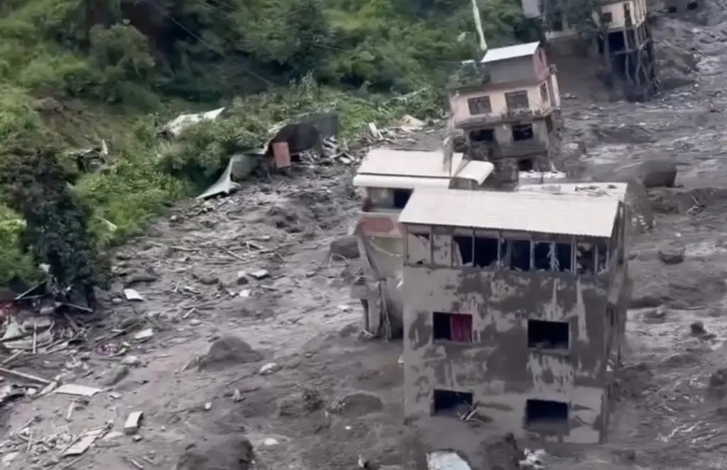Imagen ¿Hay mexicanos afectados por inundaciones en Nepal tras sismo?