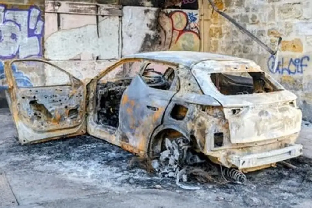 Imagen Reportan balacera y vehículos incendiados en Pedernales, Michoacán