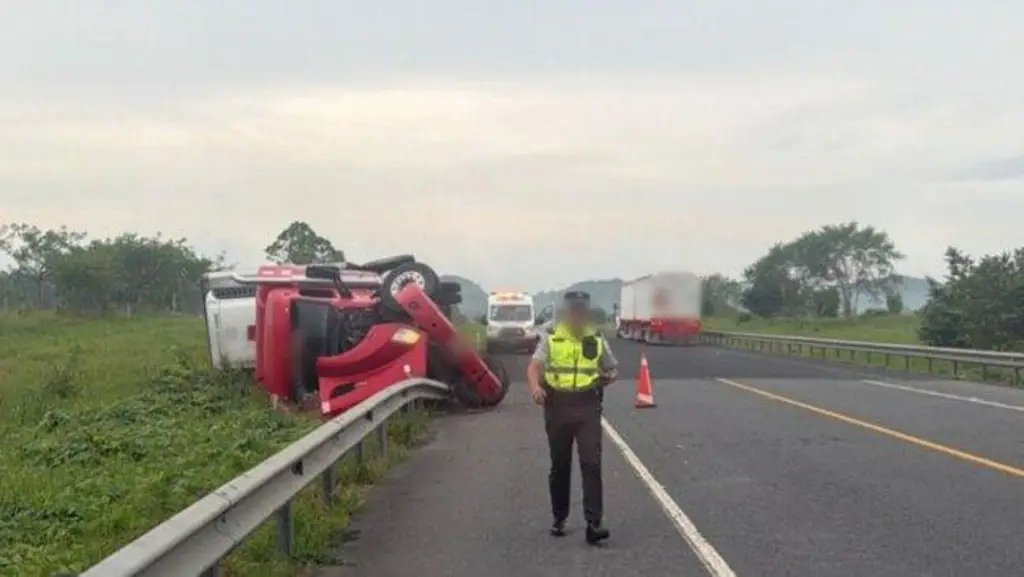 Imagen Otro accidente provoca cierre en esta carretera de Veracruz, este viernes