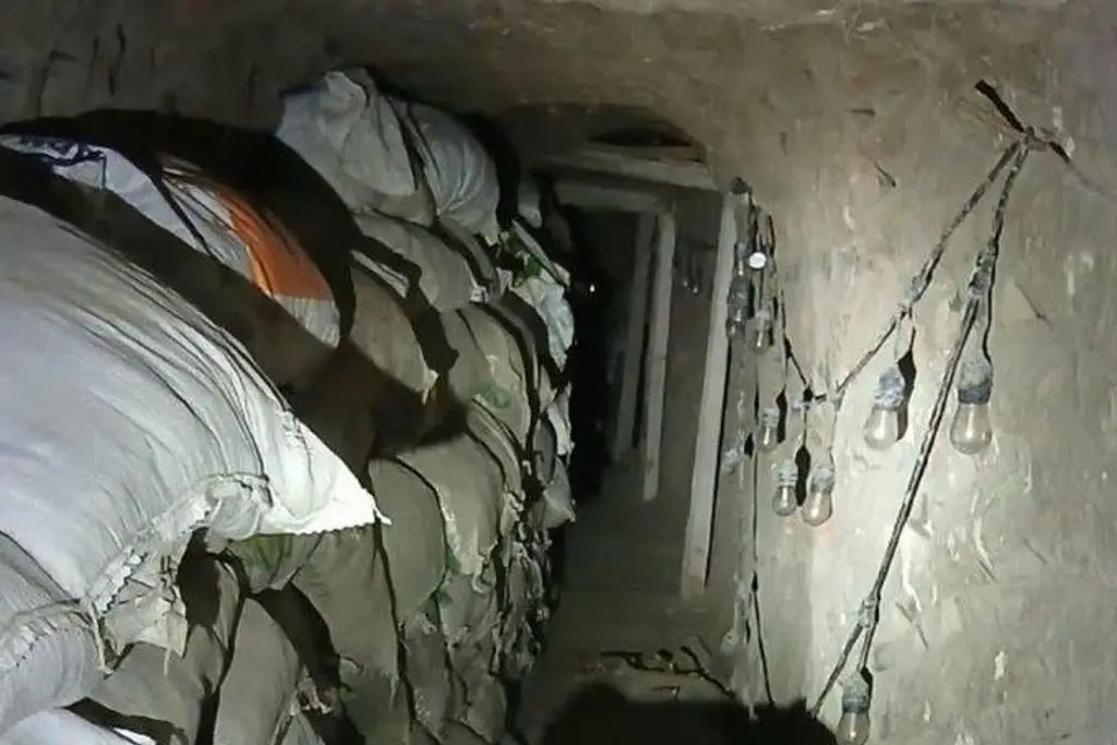 Imagen Hallan túnel conectado a ducto de Pemex ¡Hasta con aire acondicionado!